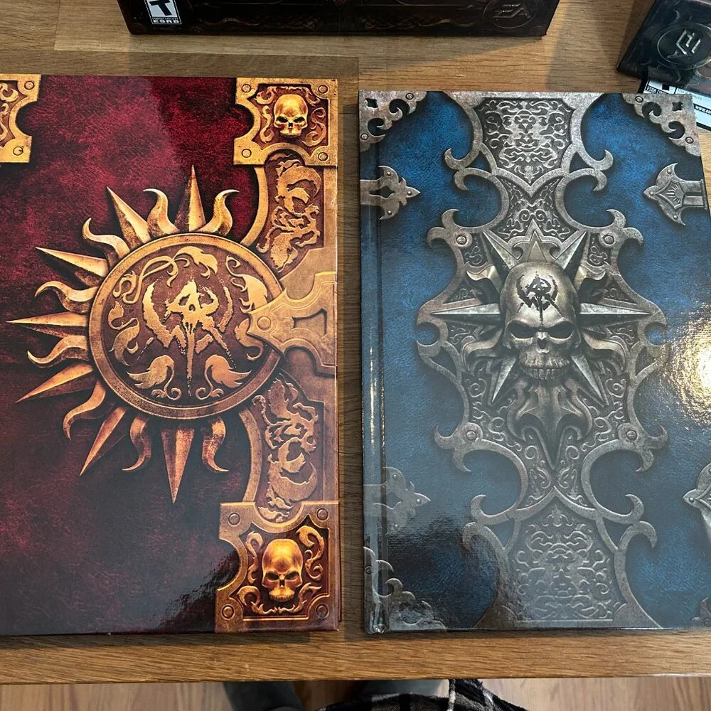 Warhammer Online Age of Reckoning Collector's Edition Box Set -Books Discs 20992